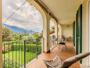 Outdoor dining - Paradiso by Interhome (Gravedona)