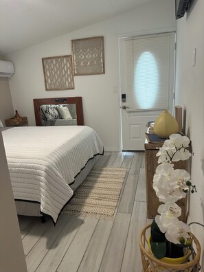 1 bedroom, iron/ironing board, WiFi, bed sheets - Cozy studio Tiny Nests in Tampa with WiFi, AC Family friendly-.Pet-Friendly (Tampa)