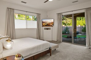 4 bedrooms, desk, iron/ironing board, travel cot - Luxe 4-BR Home: Spa, Red Rock Views, and A+ Trails (Sedona)