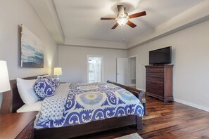 4 bedrooms, desk, iron/ironing board, free WiFi