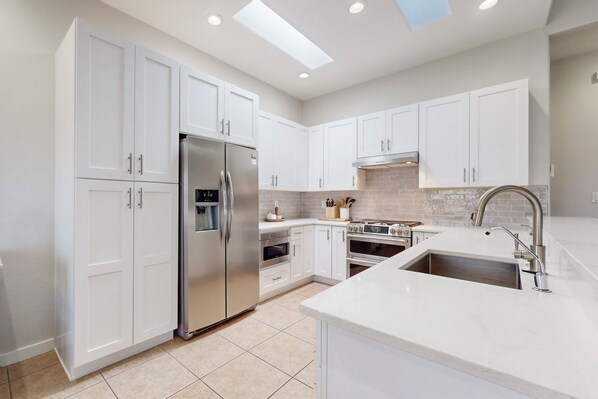 Fridge, microwave, oven, stovetop - Updated and Well Stocked Albuquerque Home in a Lovely and Quiet Neighborhood! (Albuquerque)