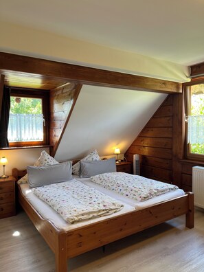 1 slaapkamer, een bureau, gratis wifi, beddengoed