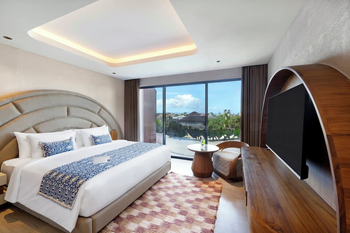 Deluxe Room | 3 bedrooms, Frette Italian sheets, premium bedding, minibar