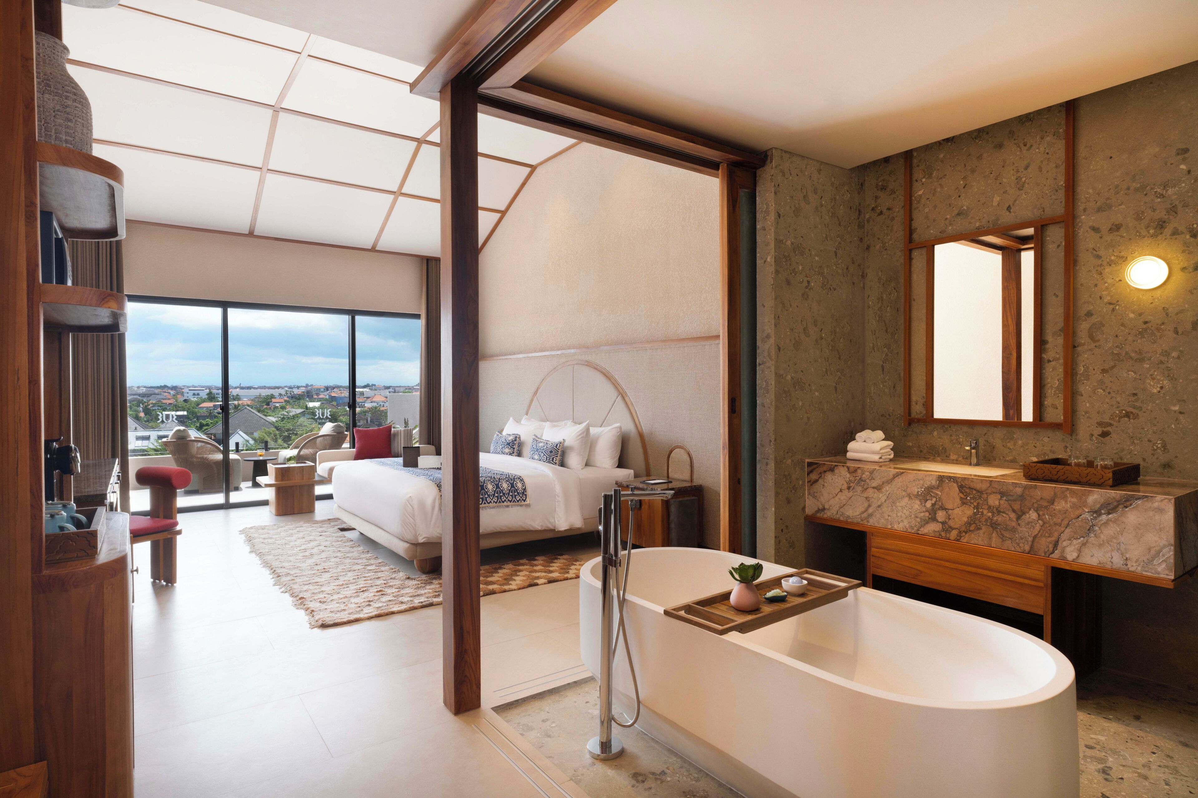 Premium bedding, minibar, desk, WiFi (free)