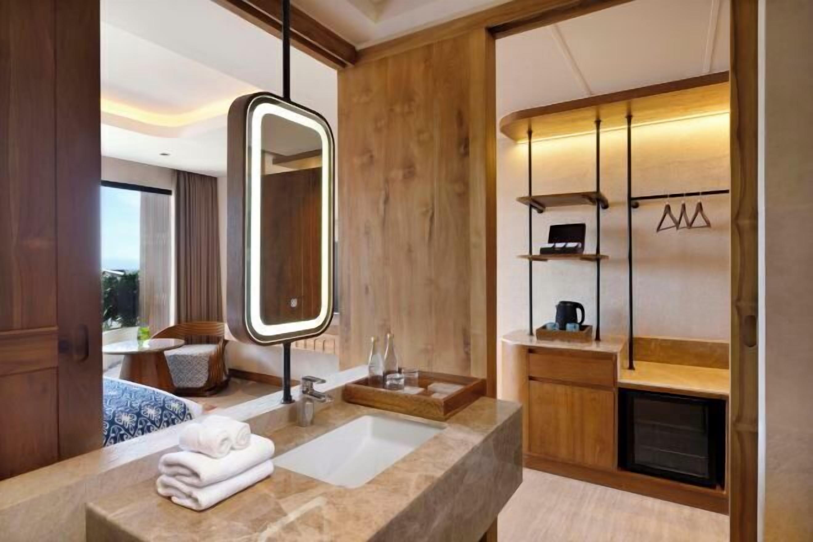 高級寝具、ミニバー、デスク、WiFi (無料)