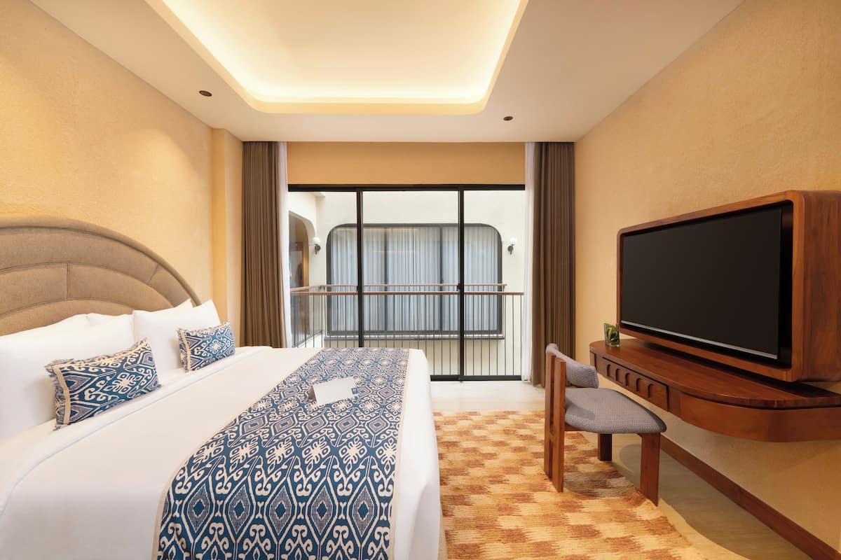 Deluxe Room (Courtyard) | 3 bedrooms, Frette Italian sheets, premium bedding, minibar