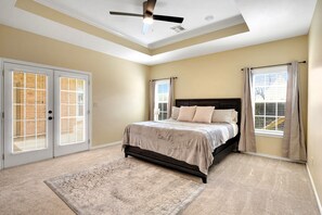 4 bedrooms, desk, iron/ironing board, free WiFi