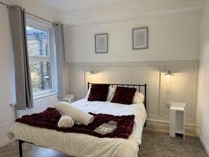 2 quartos, ferros/tábuas de passar roupa, Wi-Fi, roupa de cama