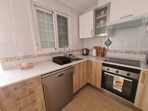 Fridge, microwave, oven, stovetop - Casa Limoncello 2-bedrooms Calas del Pinar (San Juan de Los Terreros, Pulpi, Almeria)