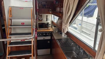 Refrigerador, microondas y tostadora