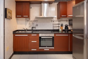 Fridge, microwave, oven, coffee/tea maker