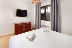 1 bedroom, in-room safe, iron/ironing board, free WiFi