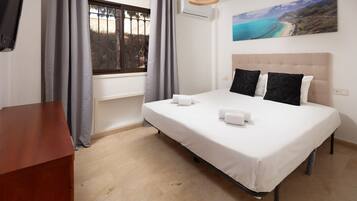 1 bedroom, in-room safe, iron/ironing board, free WiFi