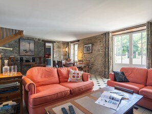 TV, fireplace - La Manoir du Moros by Interhome (Concarneau)