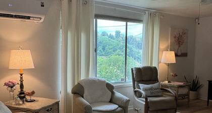 Keystone Country Home- Charming 3-bedroom farmhouse nestled in the hills of PA