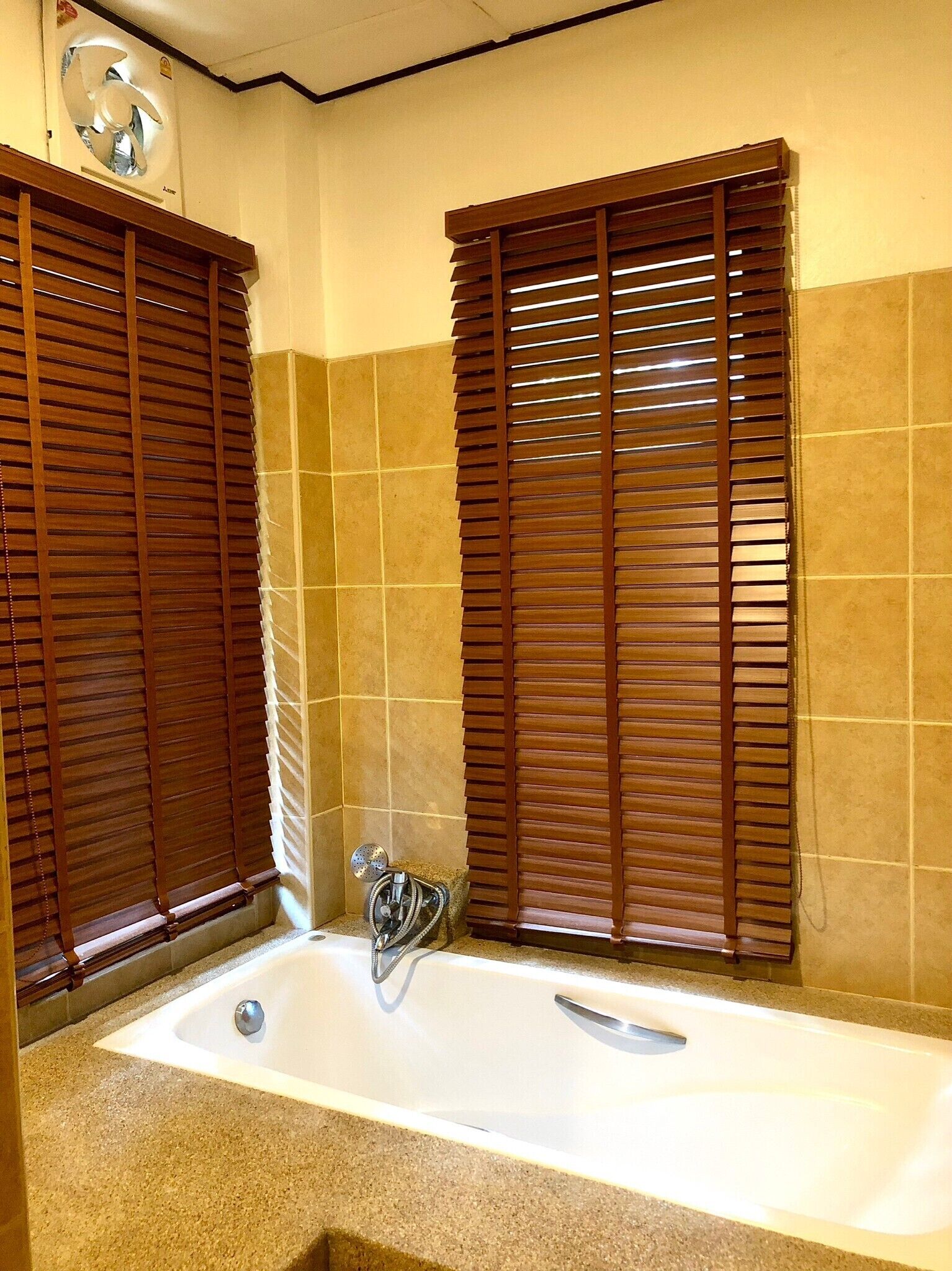 华丽四人房, 海滩景观 | 浴室 | 吹风机、浴袍、拖鞋、毛巾