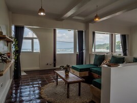 Superior Room, Beach View | Living area