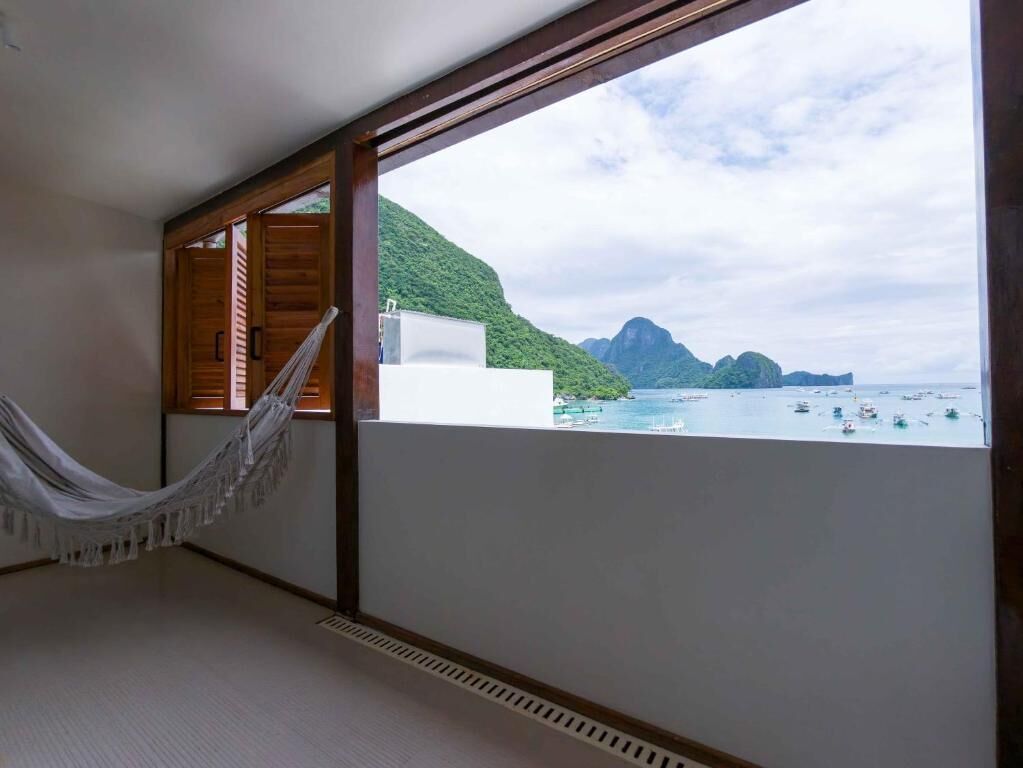 Deluxe-huone, parveke, rantanäköala | Näkymä parvekkeelta