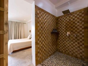 Deluxe Room, Balcony, Beach View | Bathroom | Free toiletries, hair dryer, towels, soap