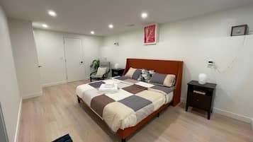 4 bedrooms, desk, iron/ironing board, WiFi