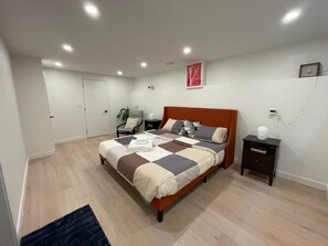 4 bedrooms, desk, iron/ironing board, WiFi
