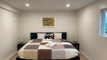 4 bedrooms, desk, iron/ironing board, WiFi