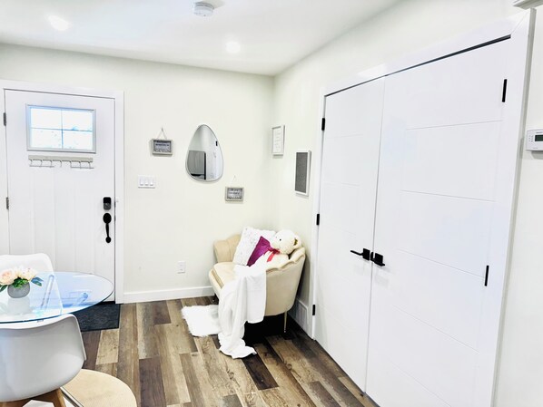 Interior - Cozy Private Suite,Near UofA+LRT,Free Parking,Pet-Great Location for all needs. (Edmonton)