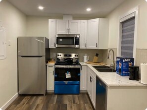 Fridge, microwave, oven, stovetop - Cozy Private Suite,Near UofA+LRT,Free Parking,Pet-Great Location for all needs. (Edmonton)