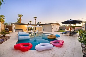 Lämmitetty uima-allas