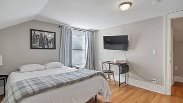 4 bedrooms, desk, iron/ironing board, free WiFi