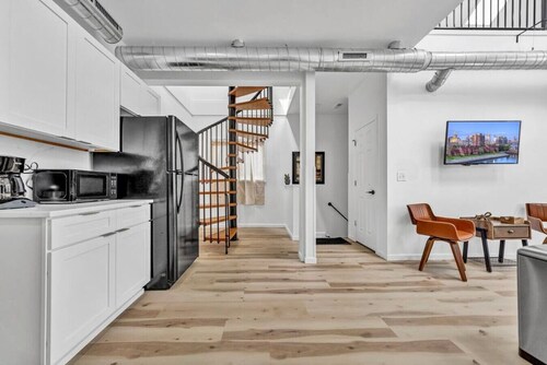 Stylish & Roomy Full House Dtwn