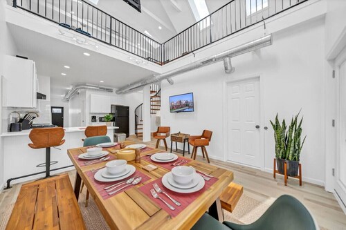 Stylish & Roomy Full House Dtwn