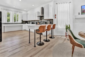 Fridge, oven, stovetop, dishwasher