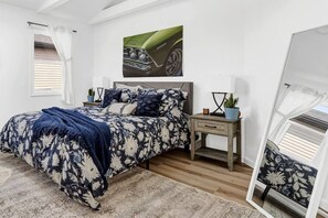 8 Schlafzimmer, Schreibtisch, Bügeleisen/Bügelbrett, WLAN