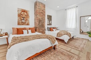 8 bedrooms, desk, iron/ironing board, WiFi