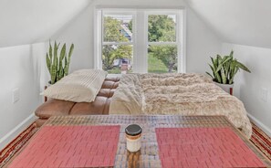 8 bedrooms, desk, iron/ironing board, WiFi