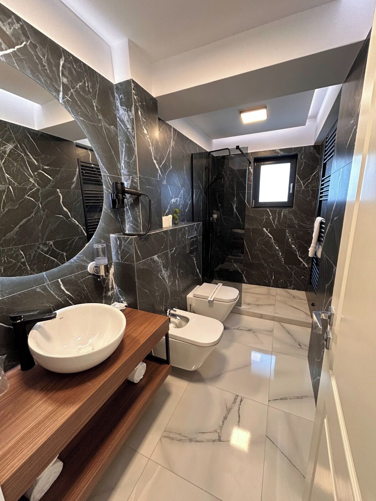 Deluxe Apartment, 1 Bedroom | Bathroom | Shower, eco-friendly toiletries, hair dryer, slippers