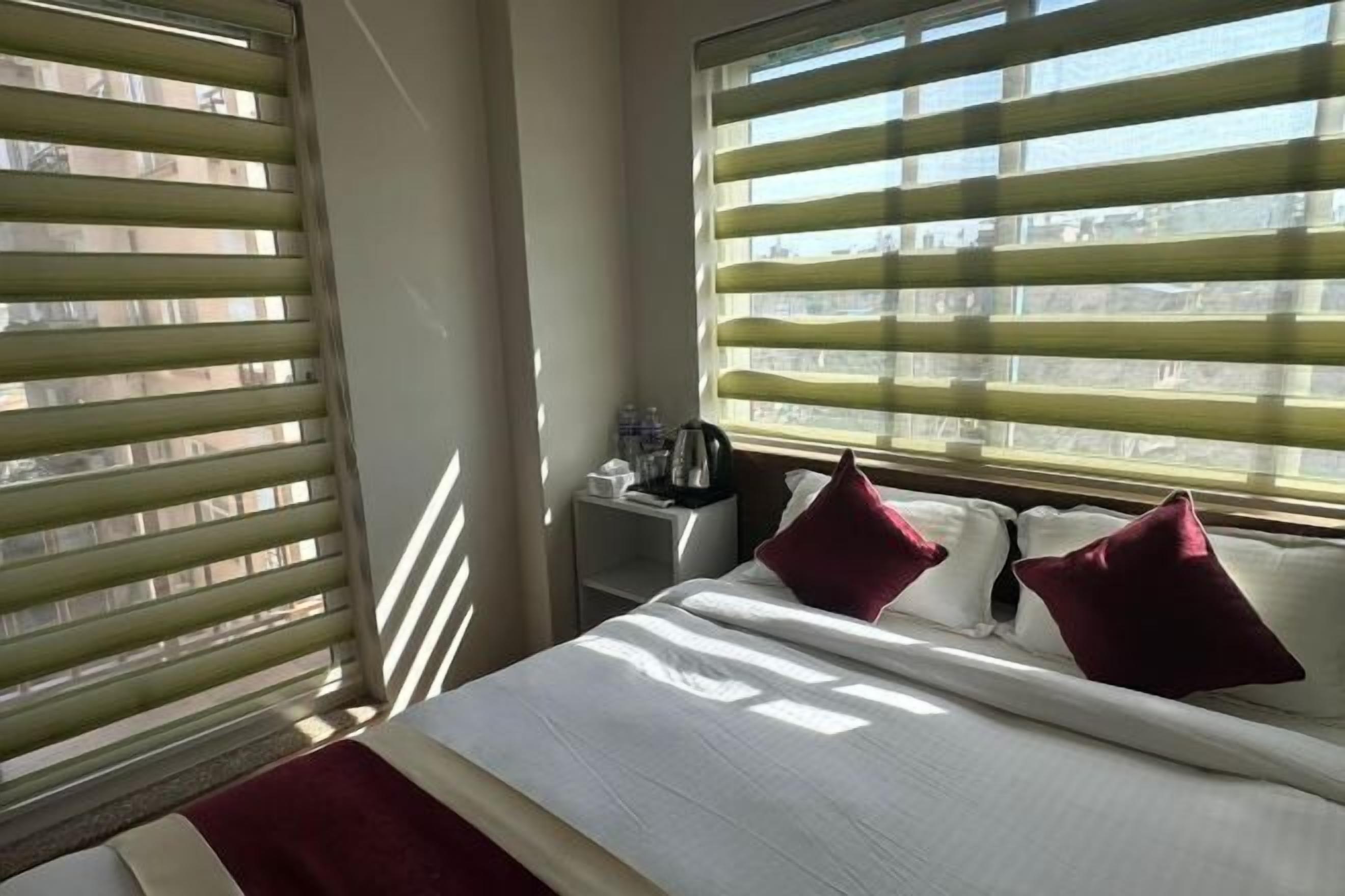 Hypo-allergenic bedding, soundproofing, free WiFi, bed sheets