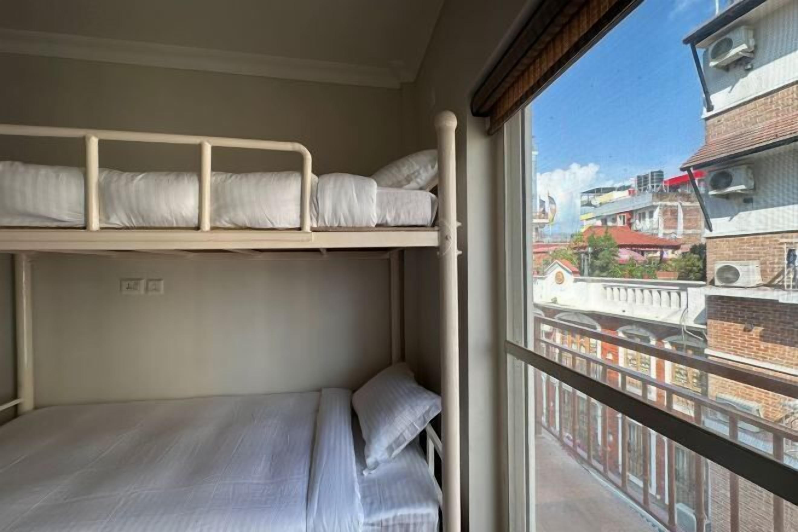 Hypo-allergenic bedding, soundproofing, free WiFi, bed sheets