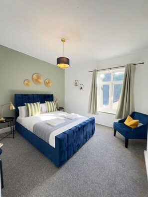 3 bedrooms, desk, iron/ironing board, free WiFi