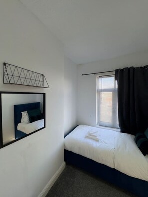 3 室のベッドルーム、デスク、アイロン / アイロン台、WiFi (無料)