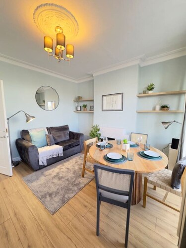 Travellers Choice! 3Bed Home SmartTv Gated Parking