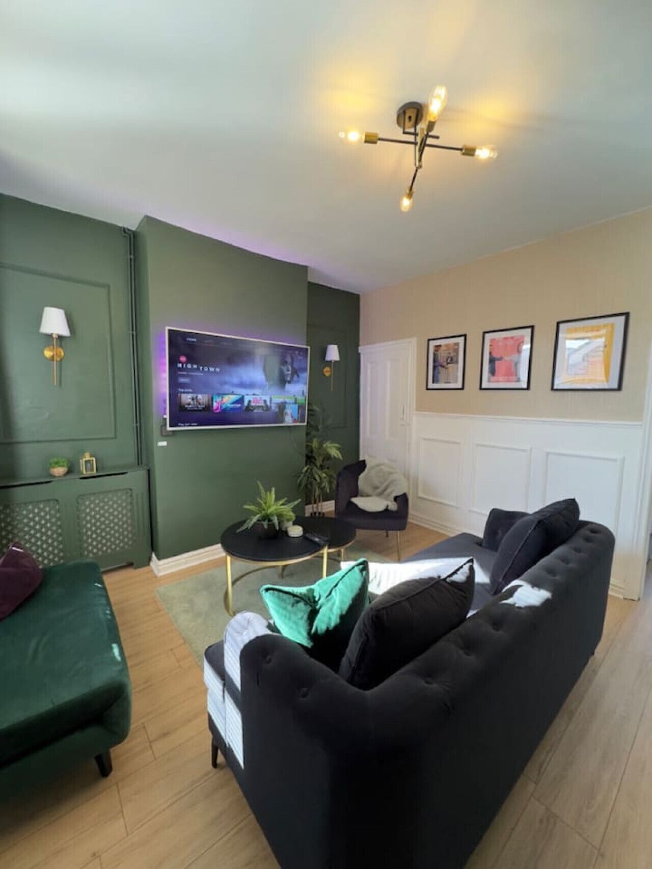 Una Smart TV, una chimenea