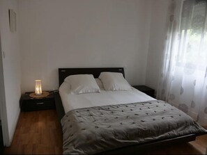 1 sovrum, strykjÀrn/strykbrÀda, wi-fi och sÀngklÀder