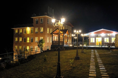 Exterior. Hotel Dolkha Durbar