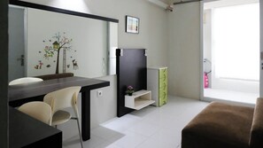 Deluxe Apartment (queenbed) | Living room