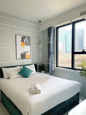 Blackout drapes, soundproofing, iron/ironing board, free WiFi - Soho Apartment (Ho Chi Minh City)