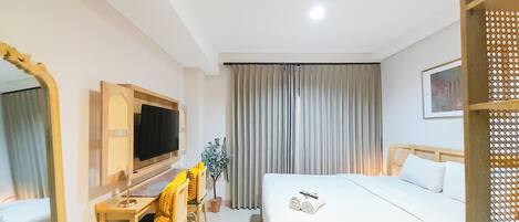 Deluxe Studio (queenbed) | Free WiFi, bed sheets