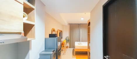 Deluxe Studio (queenbed) | Private kitchen