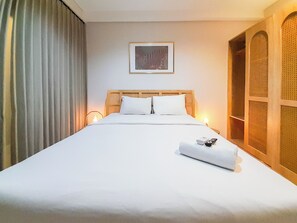 Deluxe Studio (queenbed) | Free WiFi, bed sheets